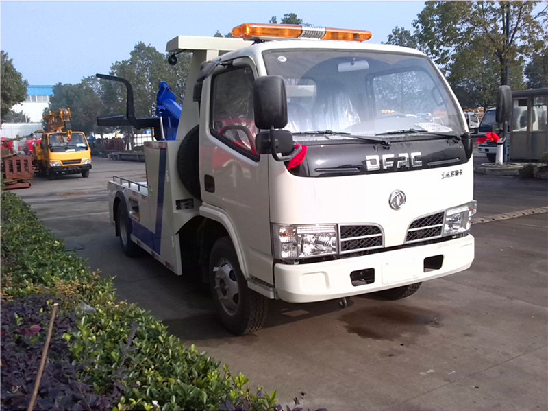 東風(fēng)藍(lán)牌一拖一清障車