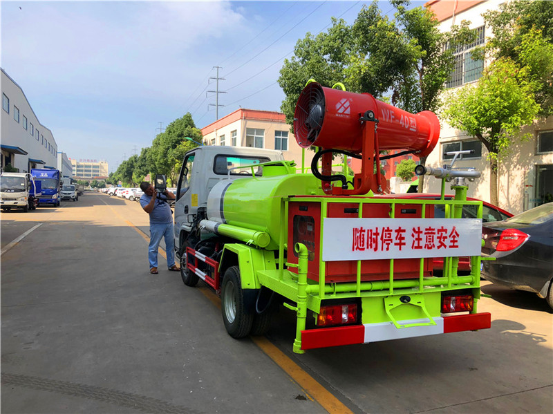 凱馬2噸綠化噴灑車(chē)