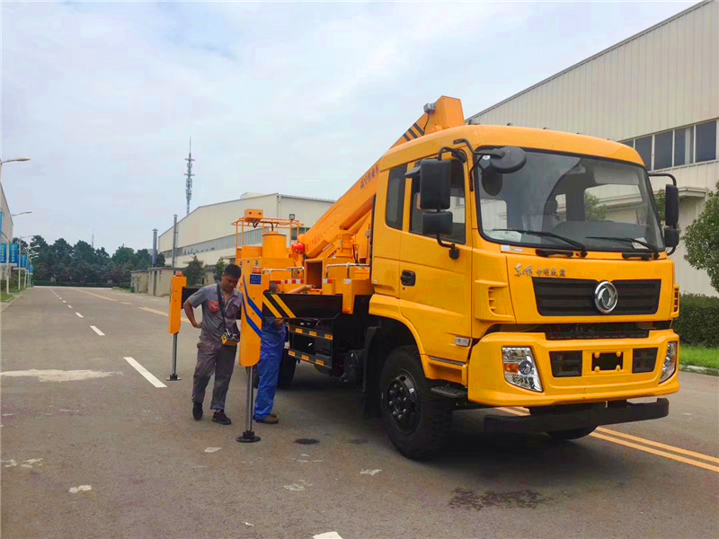 東風專底24-28米高空作業(yè)車