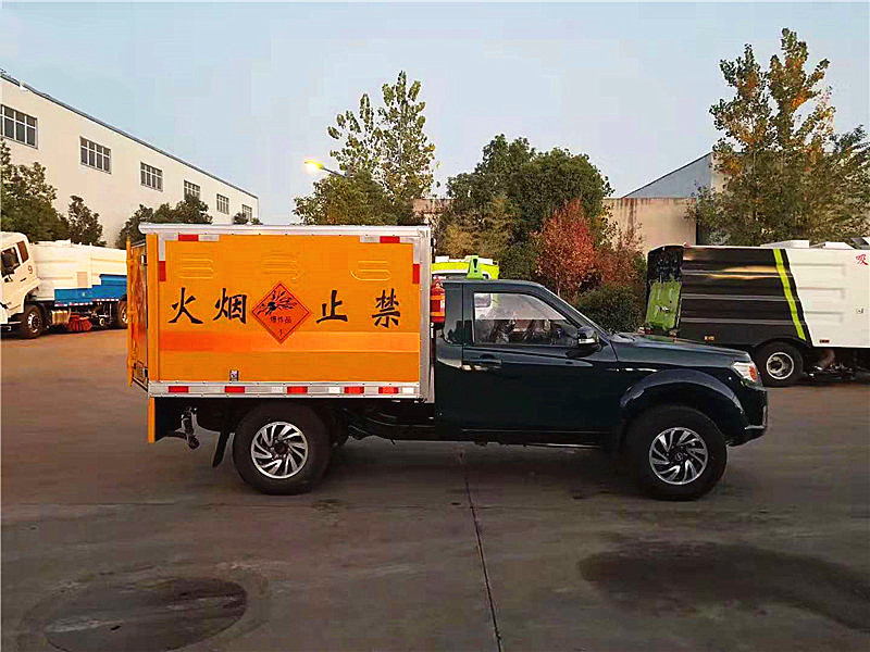 東風(fēng)皮卡爆破器材運(yùn)輸車