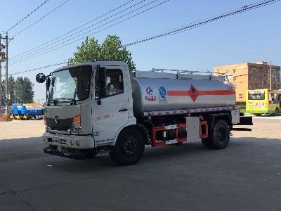 程力威牌CLW5140GYYE5型運油車